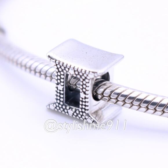 Authentic PANDORA Sparkling Gemini Zodiac Sign Charm - 798428C01 - Picture 2 of 9